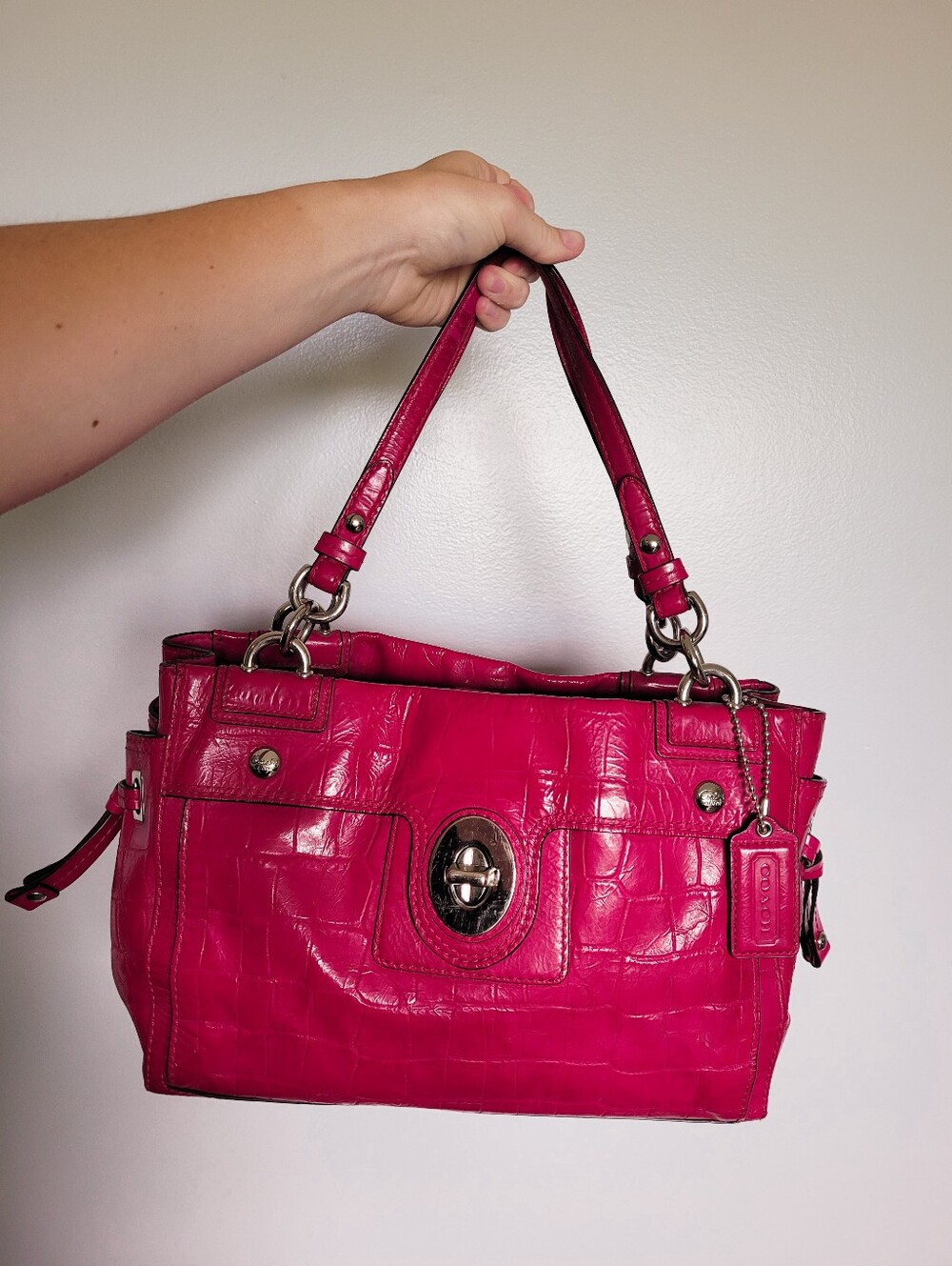 Coach Vintage Bright Pink Croc-Embossed Shoulder Bag with Turn-Lock Detail